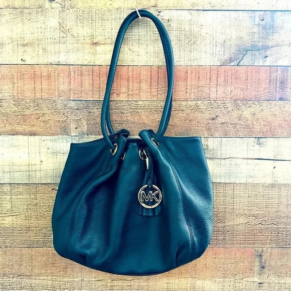 Micheal Kors Black Leather Medium East West Ring Tote Purse - Picture 1 of 12